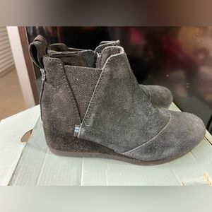 TOMS Kelsey girls wedge booties sz 13.5